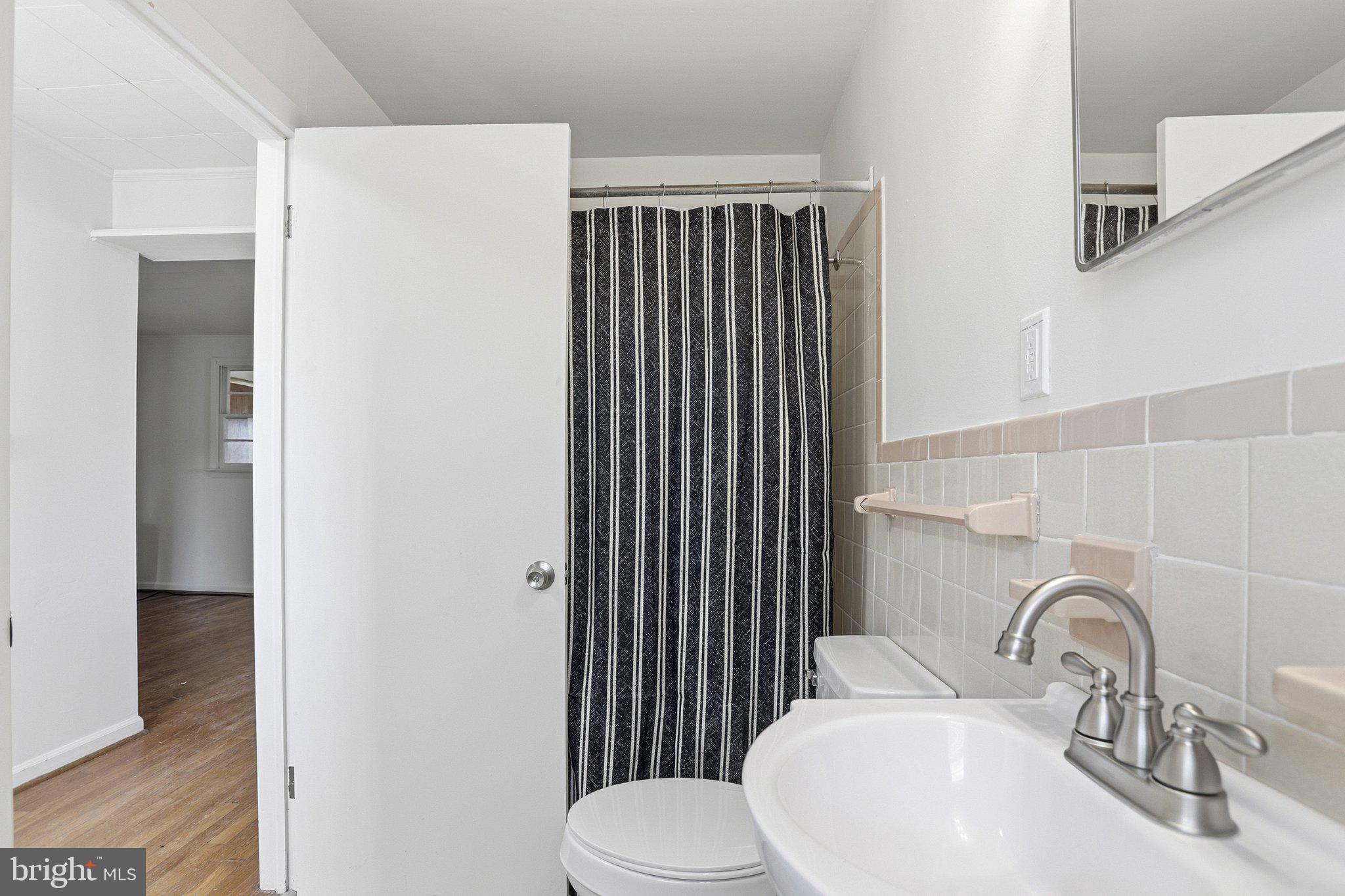 20289 Ridge Road Colonial Beach, VA 22443 - Photo 22 of 28 Modern bathroom with sleek design.