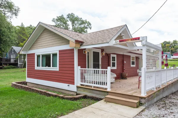 $575,000 | 321 East Merchant Street, New Buffalo, MI 49117