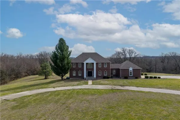 $879,000 | 471 Southeast 201st Road, Warrensburg, MO 64093