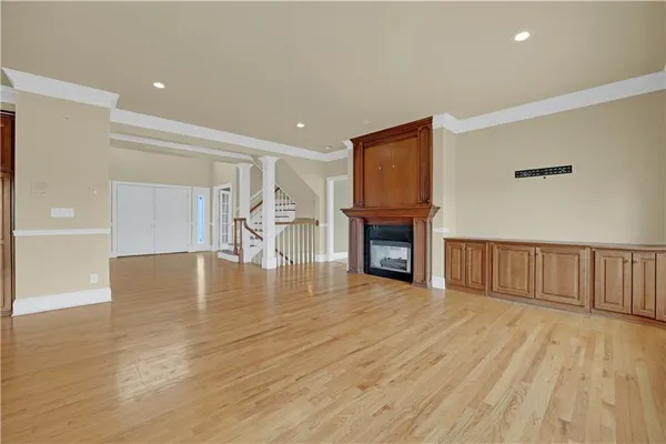 $879,000 | 471 Southeast 201st Road, Warrensburg, MO 64093