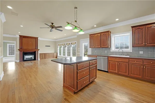 $879,000 | 471 Southeast 201st Road, Warrensburg, MO 64093