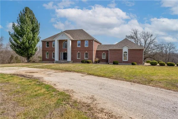 $879,000 | 471 Southeast 201st Road, Warrensburg, MO 64093
