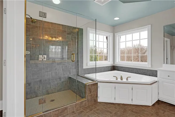 $879,000 | 471 Southeast 201st Road, Warrensburg, MO 64093