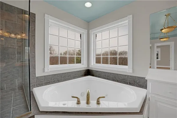 $879,000 | 471 Southeast 201st Road, Warrensburg, MO 64093