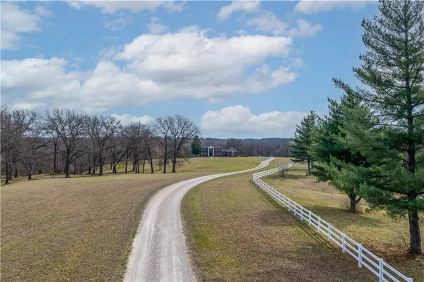 $879,000 | 471 Southeast 201st Road, Warrensburg, MO 64093
