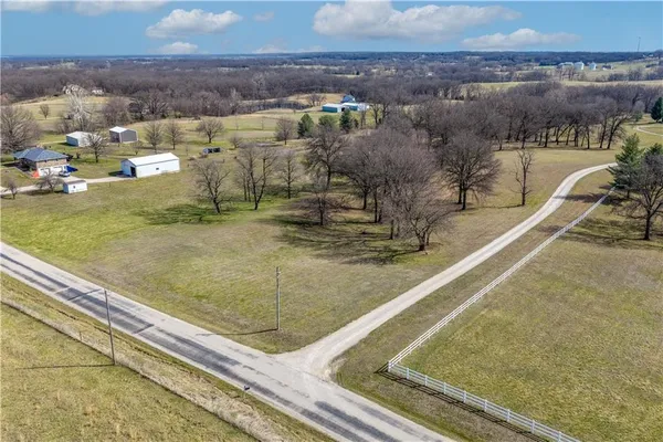 $879,000 | 471 Southeast 201st Road, Warrensburg, MO 64093