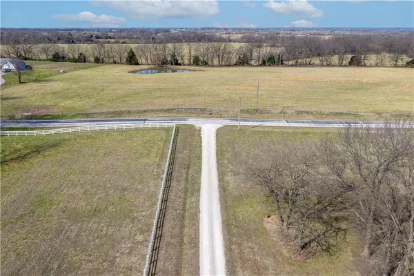 $879,000 | 471 Southeast 201st Road, Warrensburg, MO 64093