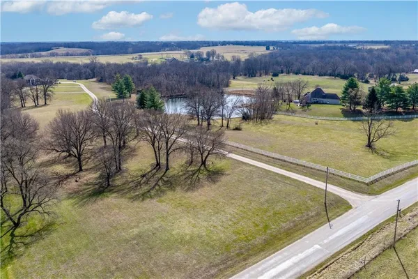 $879,000 | 471 Southeast 201st Road, Warrensburg, MO 64093