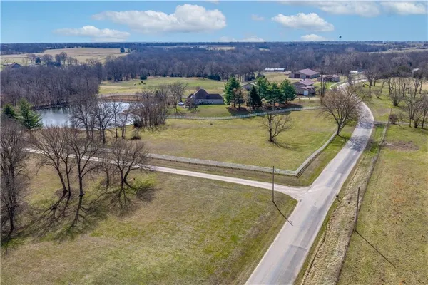 $879,000 | 471 Southeast 201st Road, Warrensburg, MO 64093
