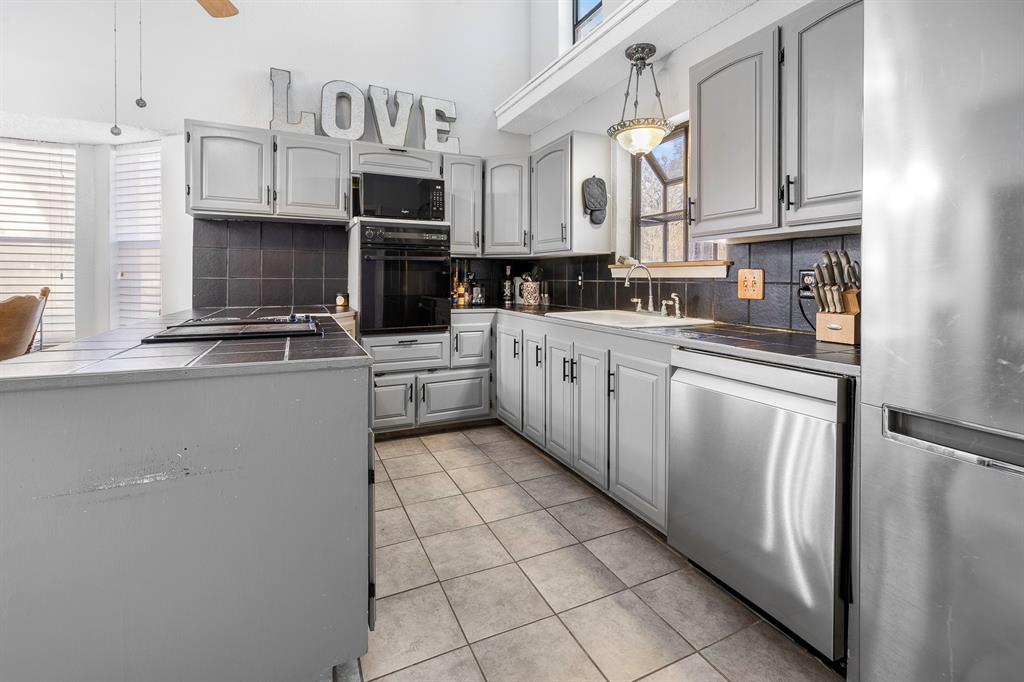 401 Sandy Lane Dublin, TX 76446 - Photo 8 of 39 a kitchen with stainless steel appliances granite countertop a sink and cabinets