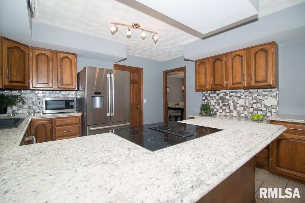 3128 Middle Road Davenport, IA 52803 - Photo 5 of 24 Gallery Image 5