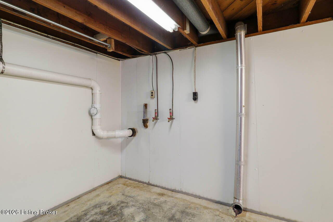 190 North Forrest Road Radcliff, KY 40160 - Photo 36 of 43 190 N Forrest Rd - 39