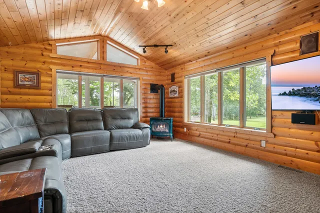 $899,900 | 1109 Lakeview Avenue, Alexandria, MN 56308