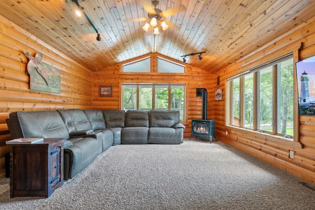 $899,900 | 1109 Lakeview Avenue, Alexandria, MN 56308