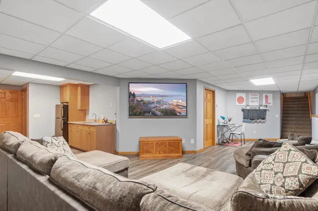 $899,900 | 1109 Lakeview Avenue, Alexandria, MN 56308