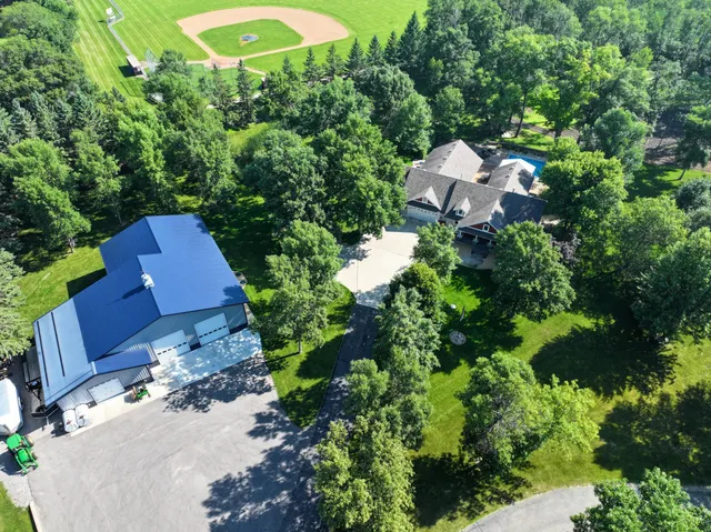 $899,900 | 1109 Lakeview Avenue, Alexandria, MN 56308