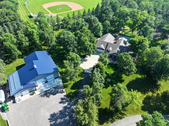 $899,900 | 1109 Lakeview Avenue, Alexandria, MN 56308