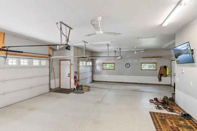 $899,900 | 1109 Lakeview Avenue, Alexandria, MN 56308