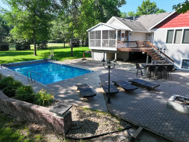 $899,900 | 1109 Lakeview Avenue, Alexandria, MN 56308