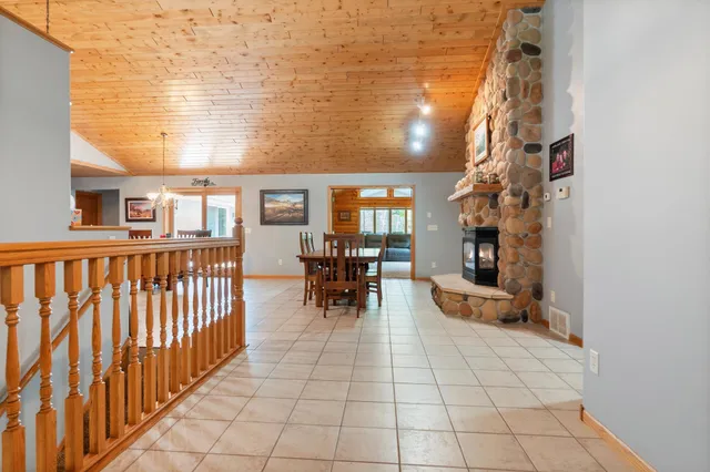 $899,900 | 1109 Lakeview Avenue, Alexandria, MN 56308