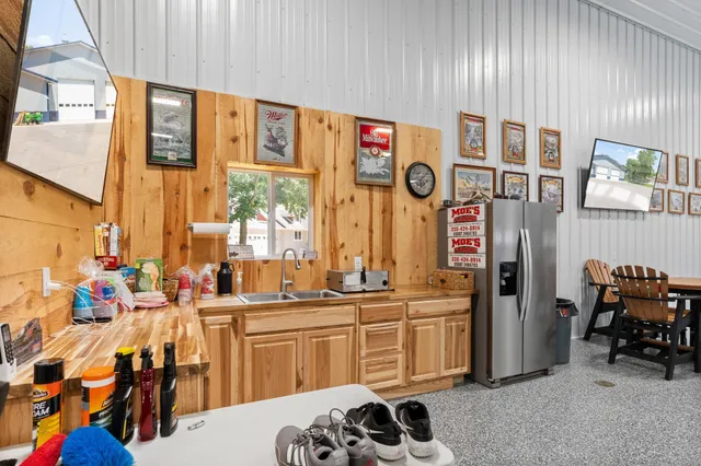 $899,900 | 1109 Lakeview Avenue, Alexandria, MN 56308