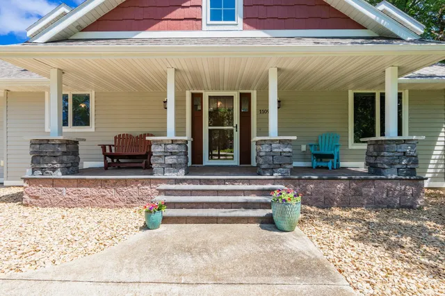 $899,900 | 1109 Lakeview Avenue, Alexandria, MN 56308