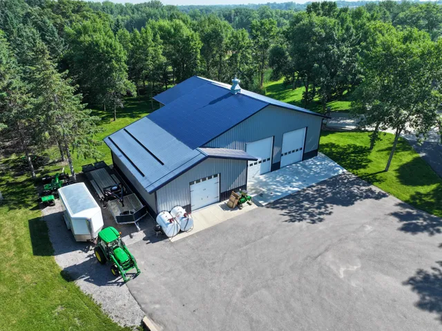 $899,900 | 1109 Lakeview Avenue, Alexandria, MN 56308