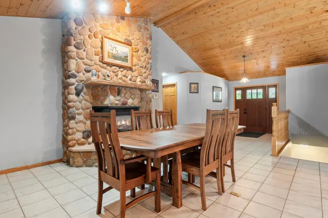 $899,900 | 1109 Lakeview Avenue, Alexandria, MN 56308