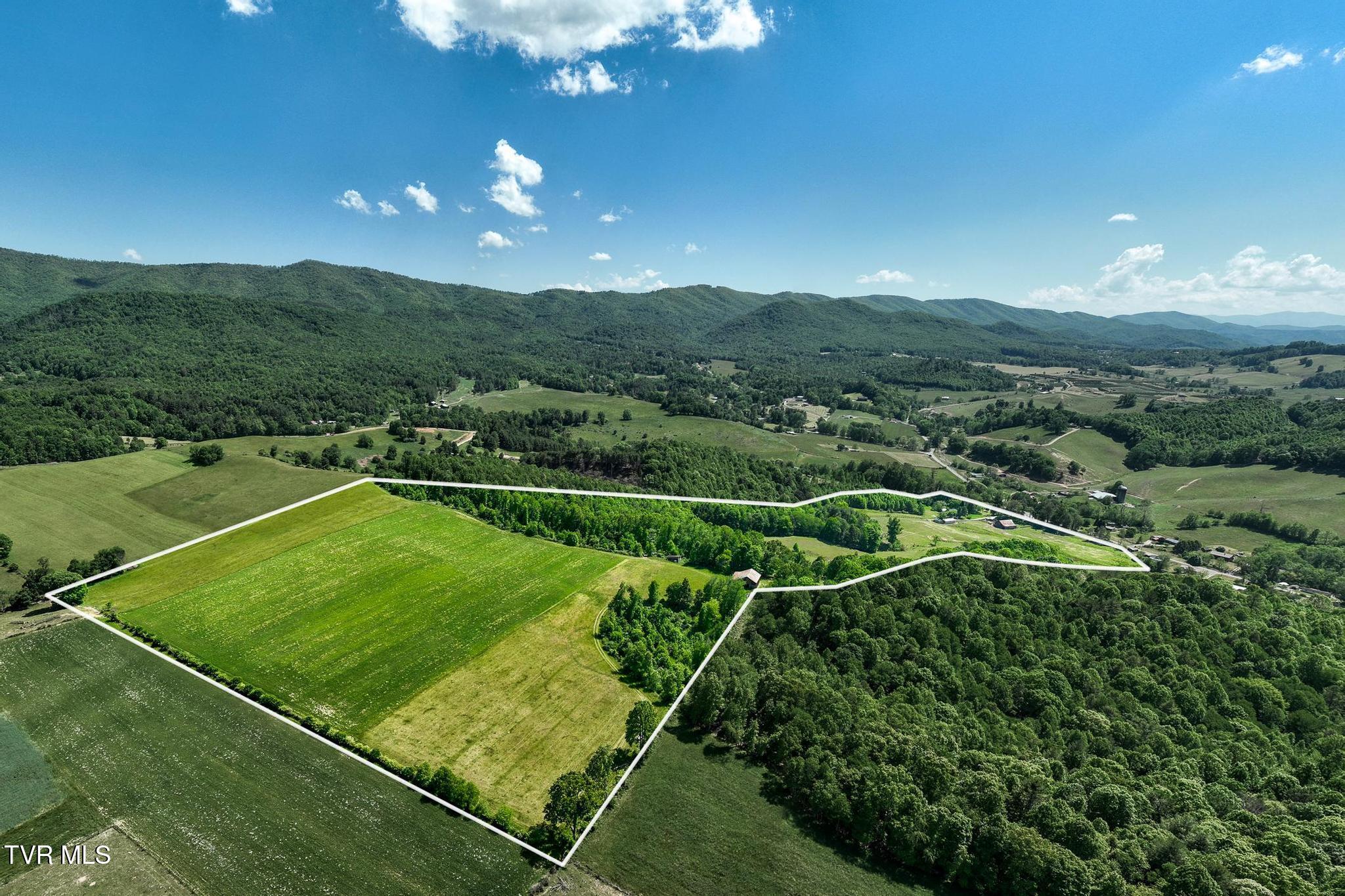 517 Mill Creek Road Mountain City, TN 37683 - Photo 2 of 52 517 Mill Creek Road (1 of 52)