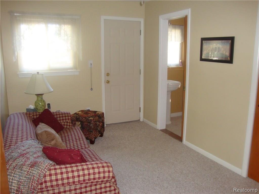 24804 Ridgecroft Avenue Eastpointe, MI 48021 - Photo 18 of 29