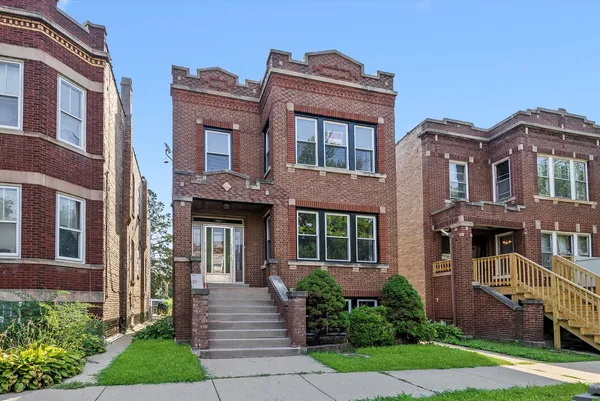 $1,900 | 2231 South 61st Court, Unit 2, Cicero, IL 60804