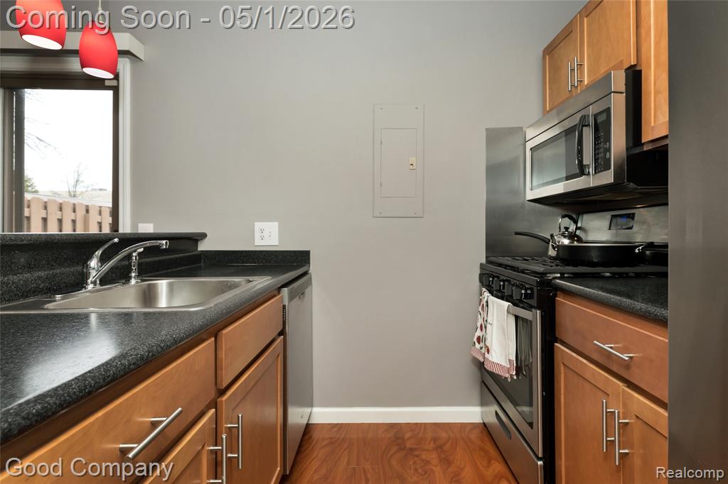 2451 Samoset Road Royal Oak, MI 48073 - Photo 8 of 27