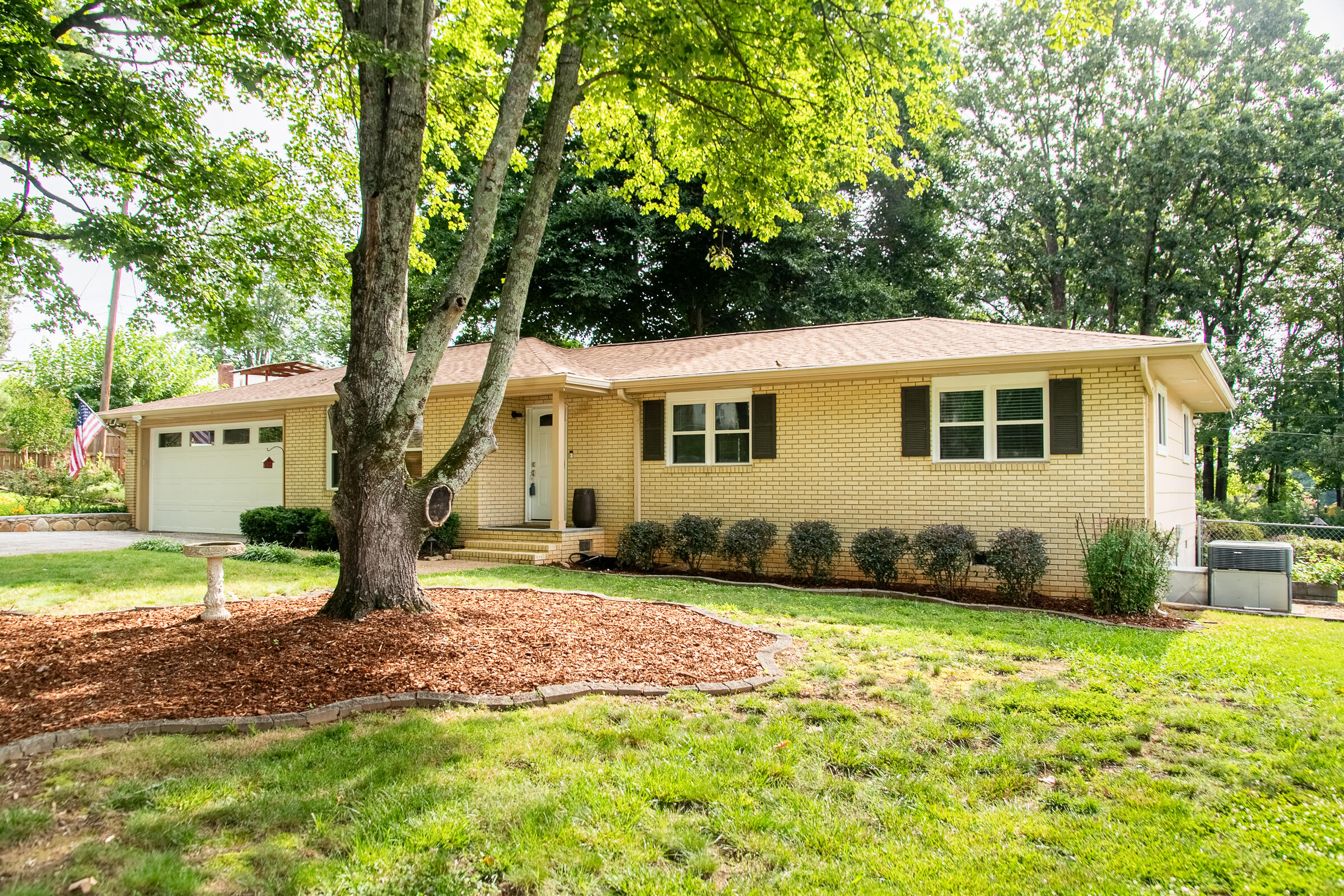 4633 Cloverdale Loop Hixson, TN 37343 - Photo 2 of 41 CloverdaleLoop-2