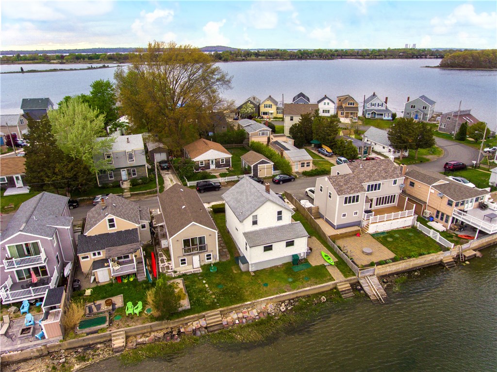 273 Riverside Street Portsmouth, RI 02871 - Photo 4 of 14