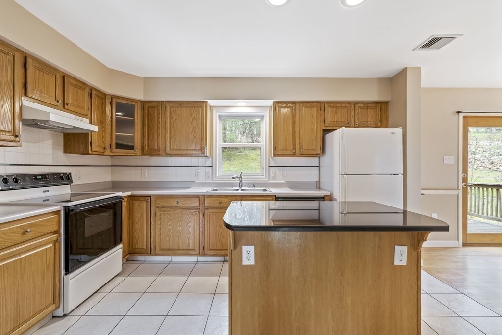 10 Pine Hill Road Framingham, MA 01701 - Photo 6 of 18 Gallery Image 6