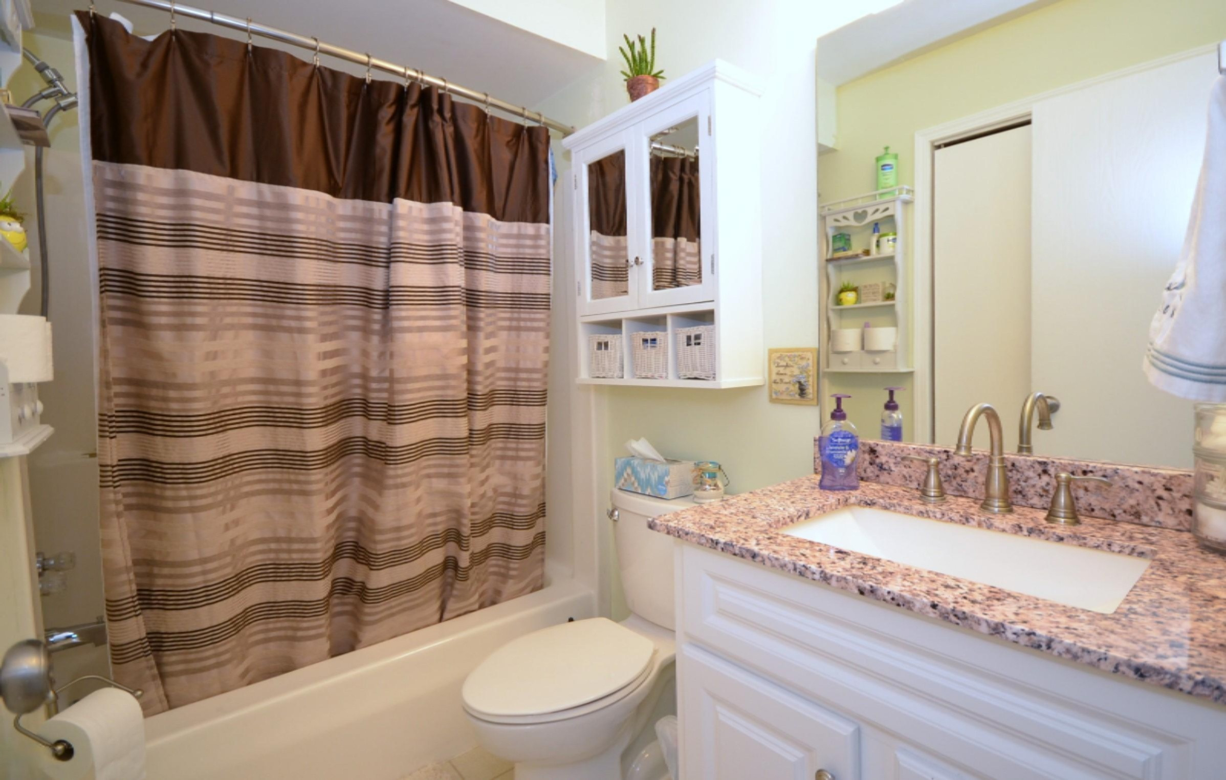 230 West Giles Road Muskegon, MI 49445 - Photo 15 of 18 Bathroom