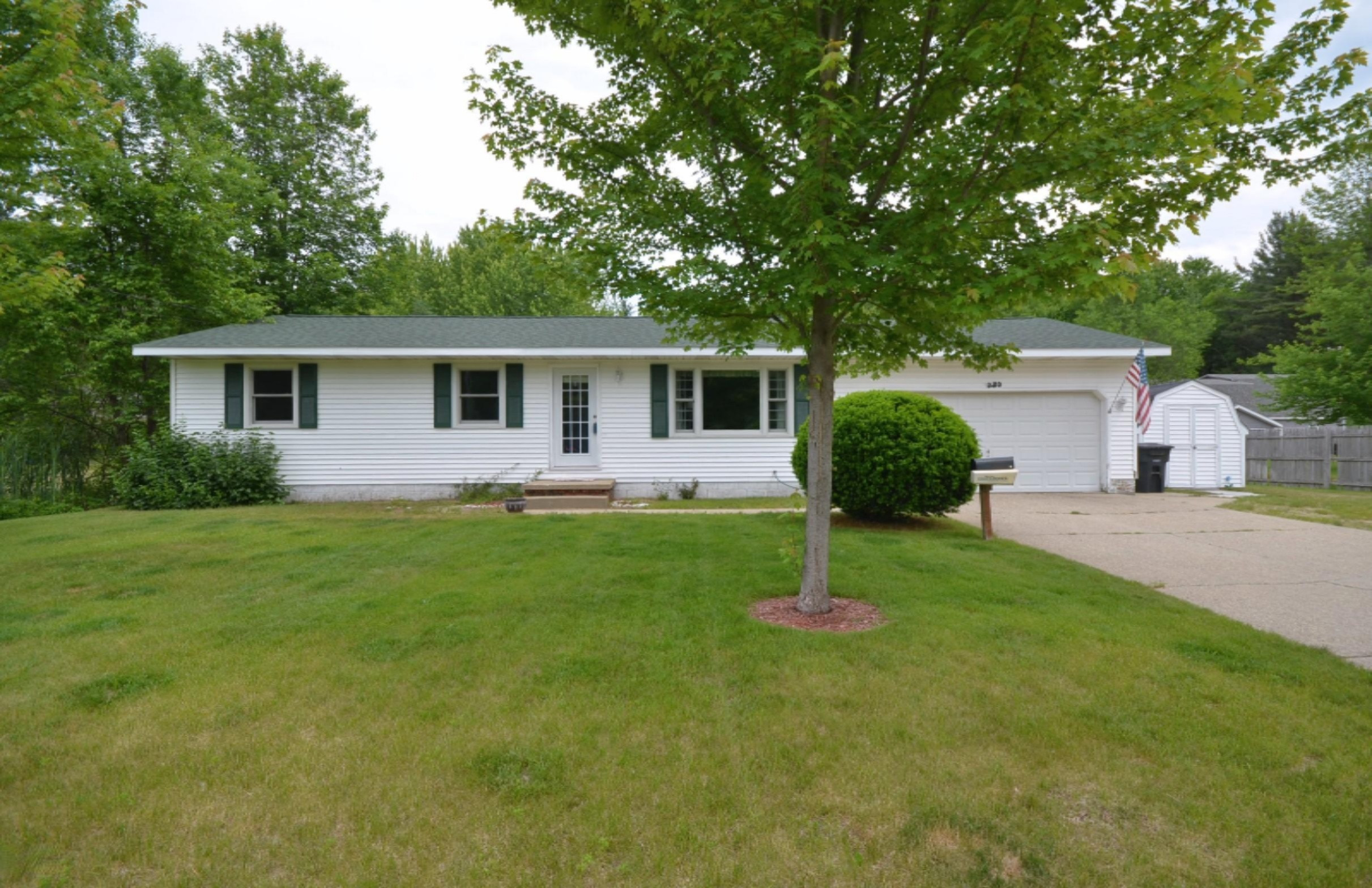 230 West Giles Road Muskegon, MI 49445 - Photo 2 of 18 230 W Giles