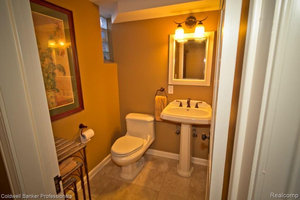 657 Half Moon Road Bloomfield Hills, MI 48301 - Photo 32 of 42 IMG_7311.jpg
