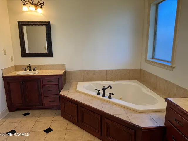 $2,700 | 103 Lakeshore Drive, Youngsville, LA 70592