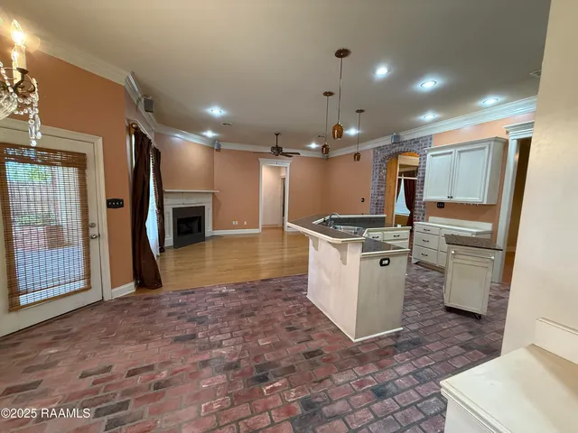 $2,850 | 103 Lakeshore Drive, Youngsville, LA 70592