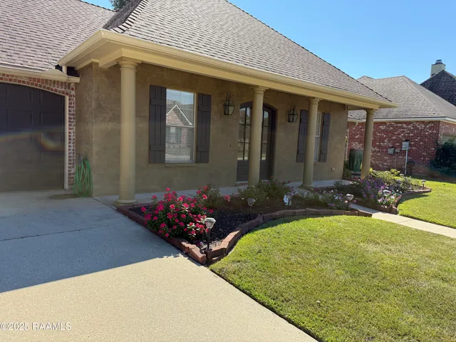 $2,850 | 103 Lakeshore Drive, Youngsville, LA 70592
