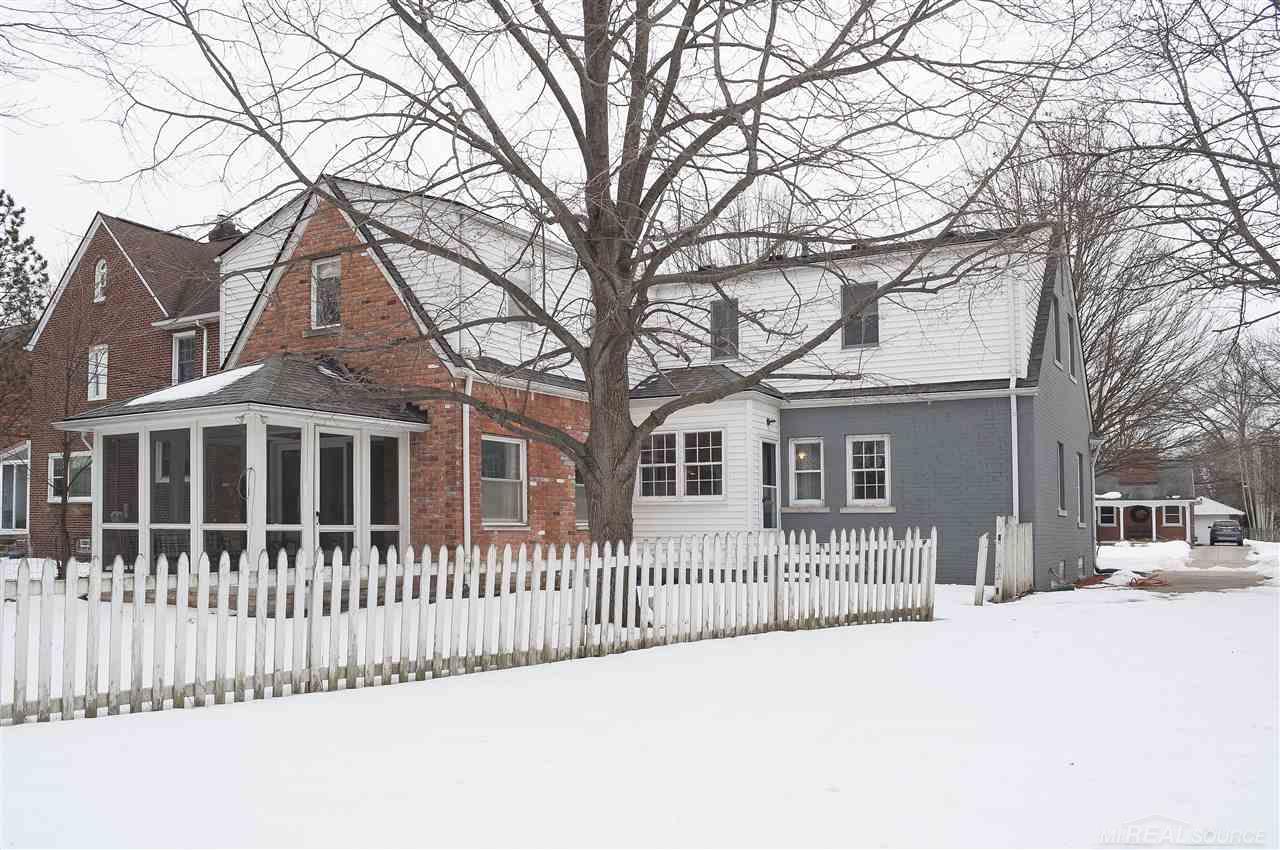 1010 Roslyn Road Grosse Pointe, MI 48236 - Photo 33 of 35 31340445-32.JPG