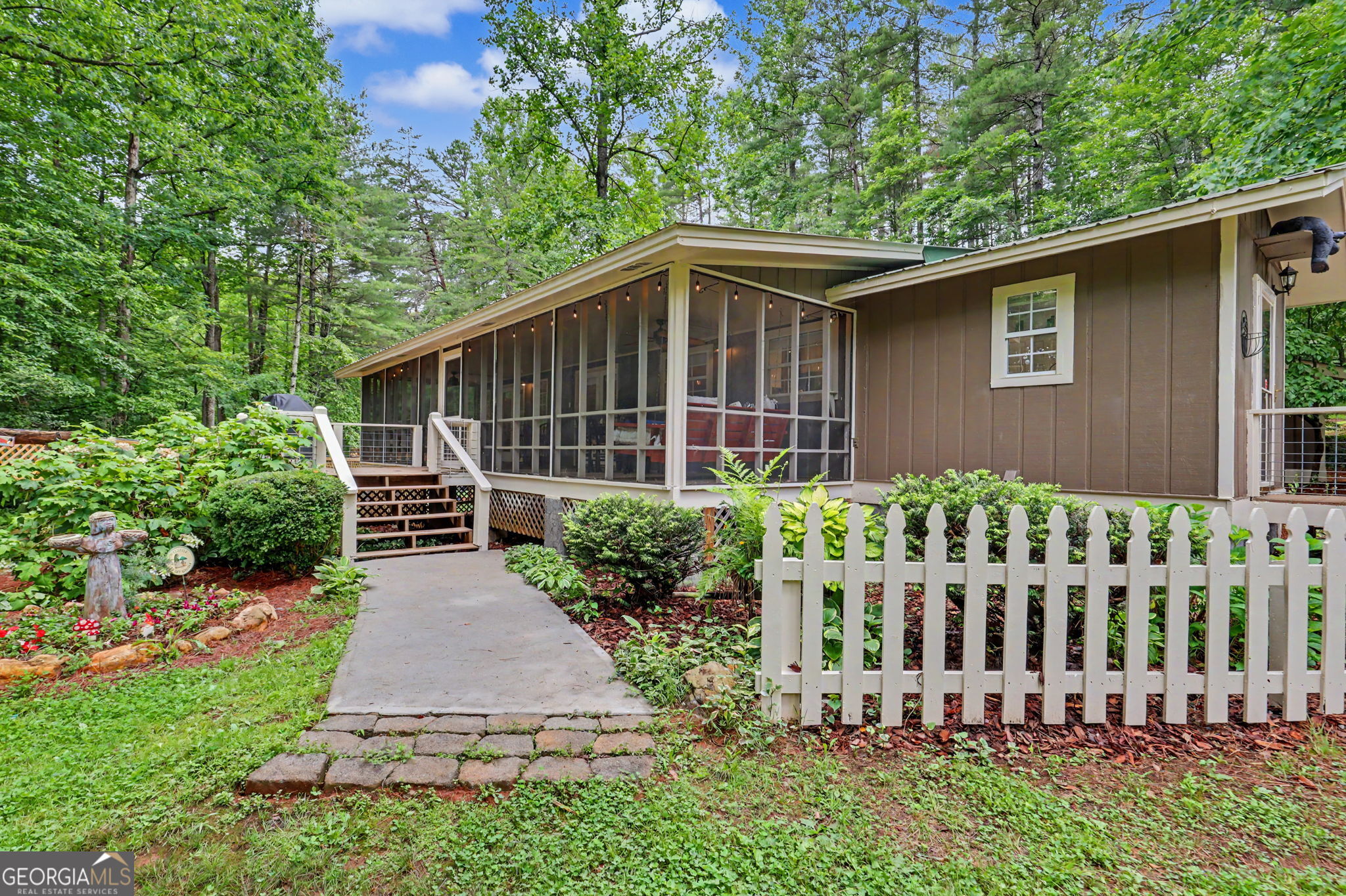 5637 Murray Cove Road Tiger, GA 30576 - Photo 5 of 67