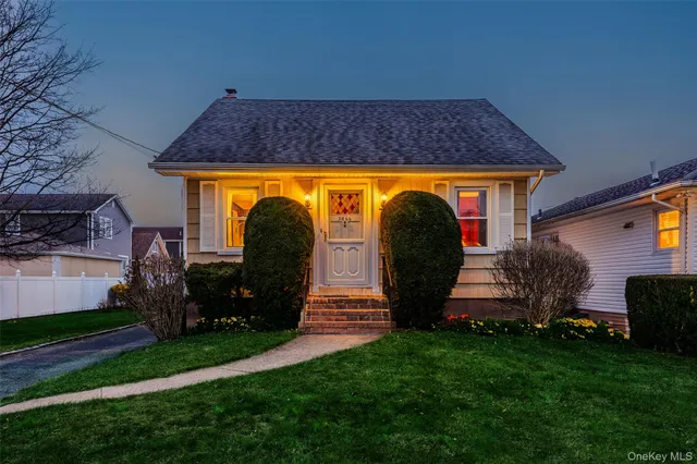 a view of a back yard