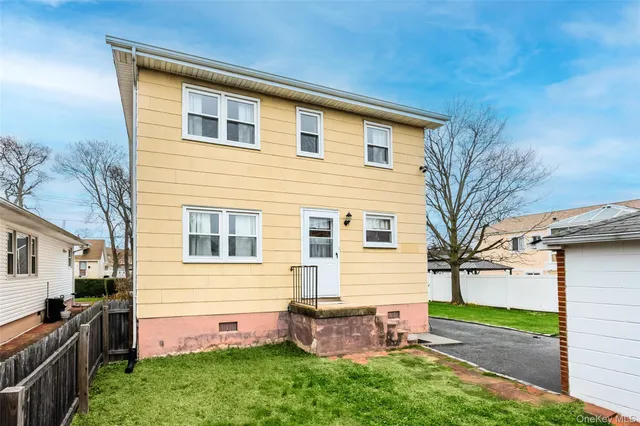 a front view of house with yard