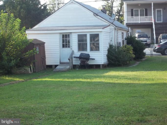 1225 Bayside Road Baltimore, MD 21221 - Photo 5 of 7 Inlaw House- NEEDS EXTENSIVE REHAB OR TEARDOWN