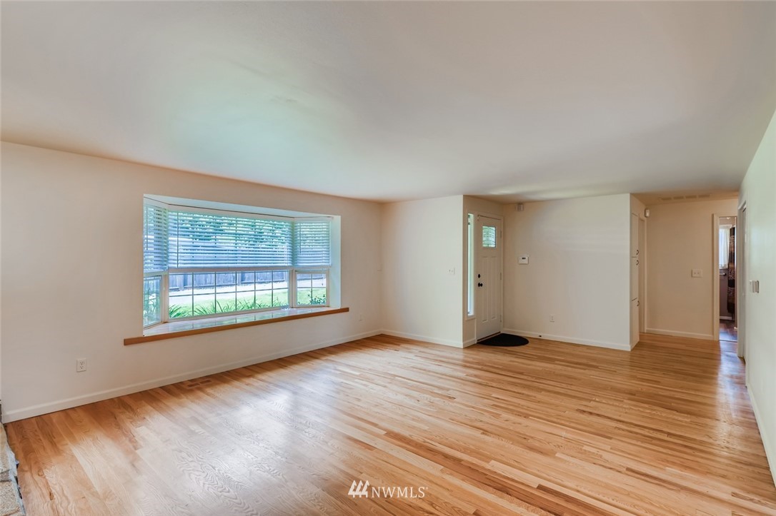 12031 Southeast 184th Street Renton, WA 98058 - Photo 4 of 29 Gallery Image 4