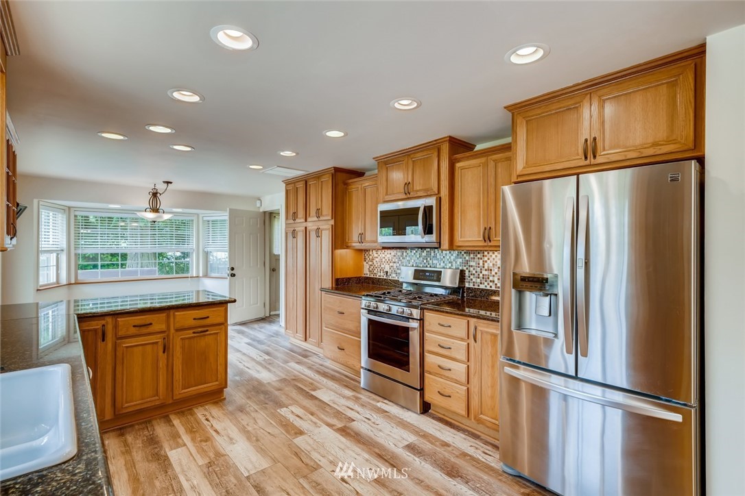 12031 Southeast 184th Street Renton, WA 98058 - Photo 6 of 29 Gallery Image 6