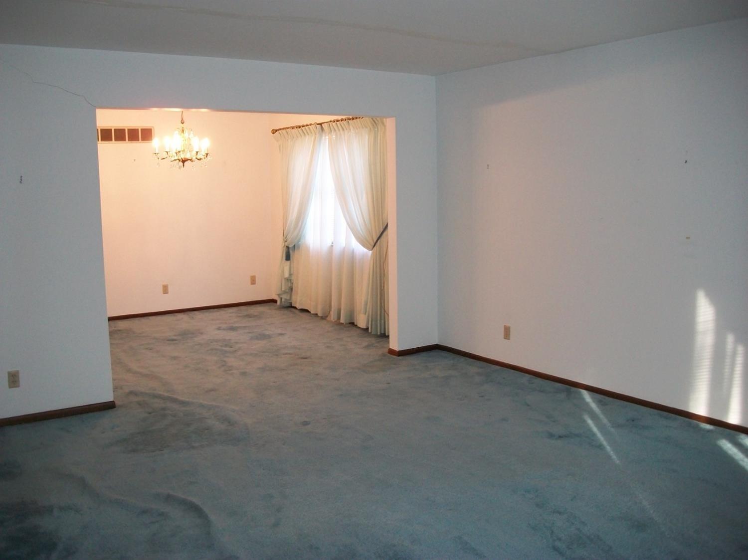 5810 Jessup Road Cincinnati, OH 45247 - Photo 5 of 30