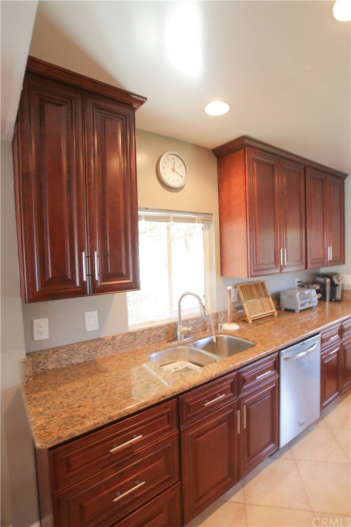 220 Avenue A Redondo Beach, CA 90277 - Photo 17 of 37